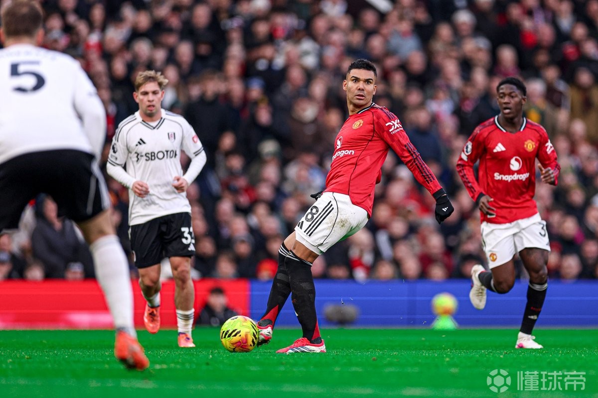太骚了，阿什利-扬：我们都在讨论卡塞米罗的不看人传球助攻