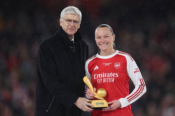 图集：枪手女足夺得女子冠军杯，温格现场见证+颁奖