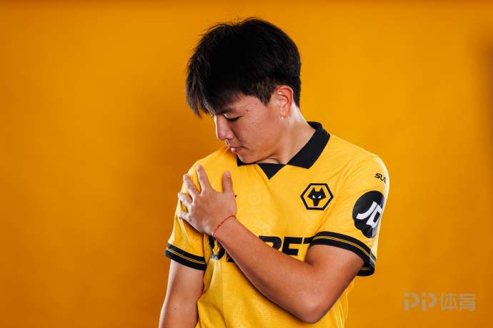 央视：21岁徐彬与狼队签下的是一纸长约