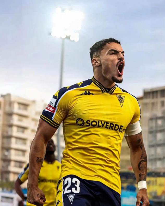 中超4队“暗战”外援中卫!山东泰山遭暗讽:影响成绩也影响面子