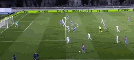 半场：水晶宫1-0莫斯塔尔日林斯基，萨尔破门，拉森献助攻